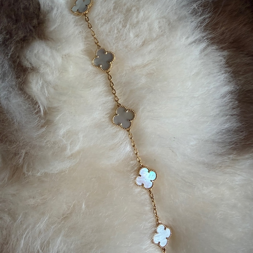 Clover Bracelet Mother of Pearl - Picture 2 of 3